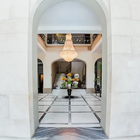 Hotell Castillo Del Bosque La Zoreda 5*