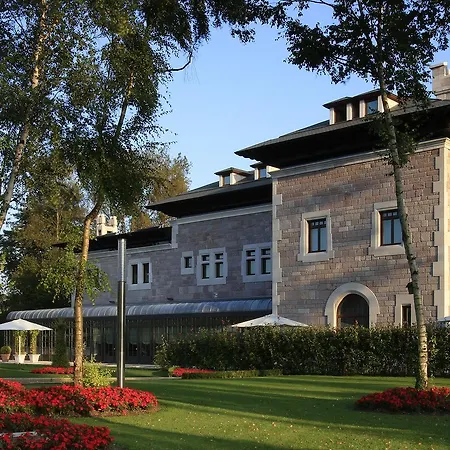 Castillo Del Bosque La Zoreda 5* La Manjoya