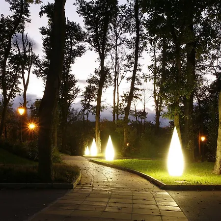 Castillo Del Bosque La Zoreda La Manjoya