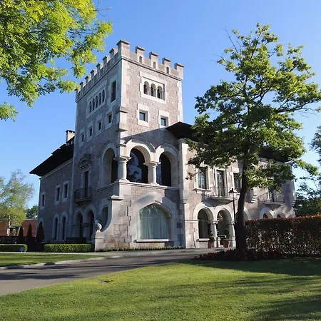 Castillo Del Bosque La Zoreda