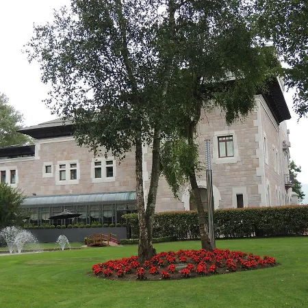Castillo Del Bosque La Zoreda ホテル オビエド