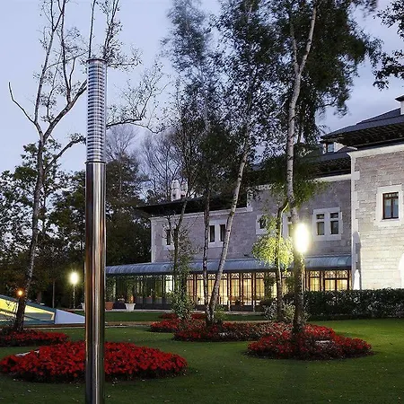 Castillo Del Bosque La Zoreda 5*