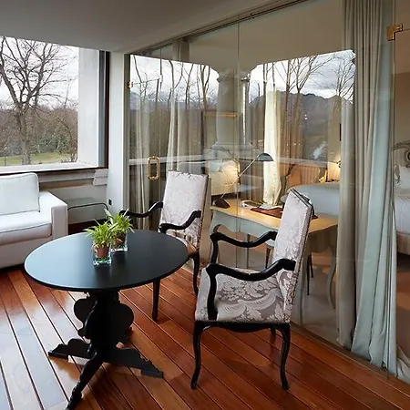 Castillo Del Bosque La Zoreda Hotel