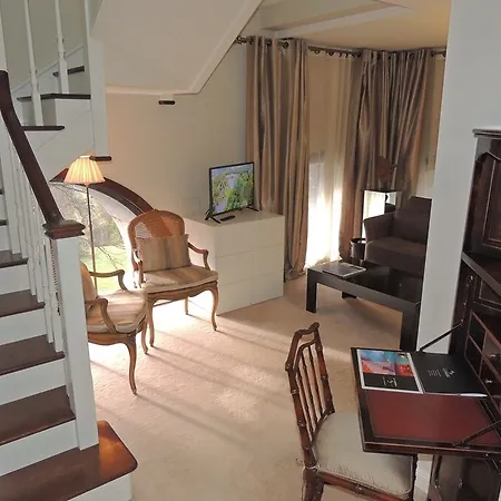 Castillo Del Bosque La Zoreda La Manjoya