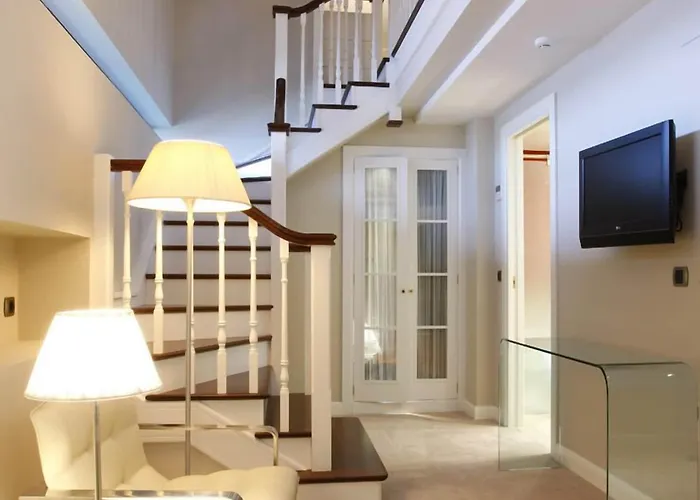 Castillo Del Bosque La Zoreda