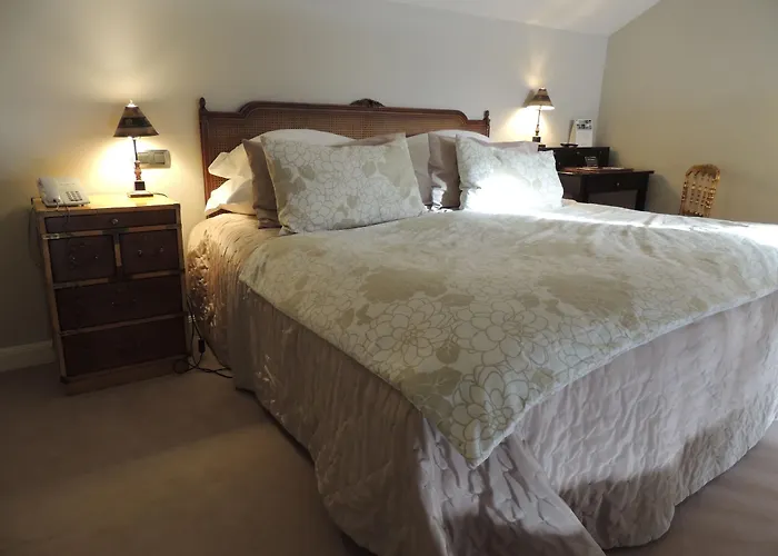 Castillo Del Bosque La Zoreda Hotel