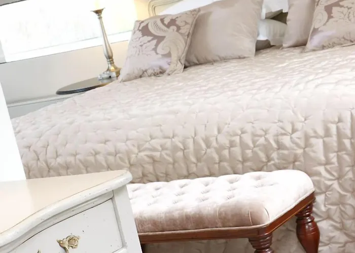 Hotel Castillo Del Bosque La Zoreda La Manjoya