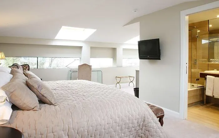 Hotel Castillo Del Bosque La Zoreda La Manjoya