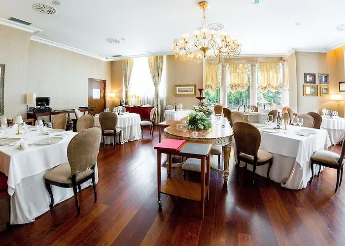 Castillo Del Bosque La Zoreda