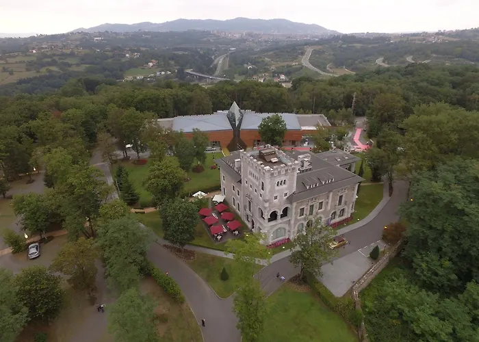 Castillo Del Bosque La Zoreda Hotel