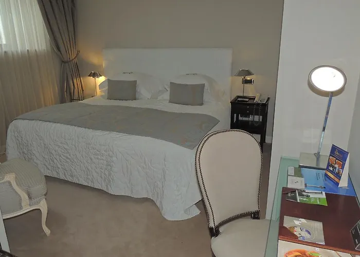 Hotel Castillo Del Bosque La Zoreda La Manjoya