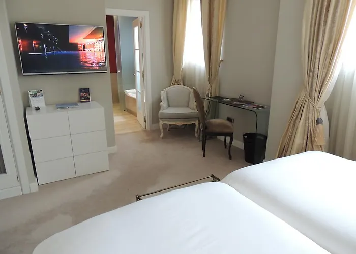 Hotel Castillo Del Bosque La Zoreda