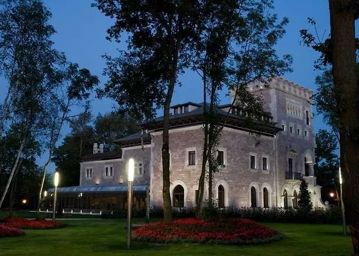 Castillo Del Bosque La Zoreda Hotel