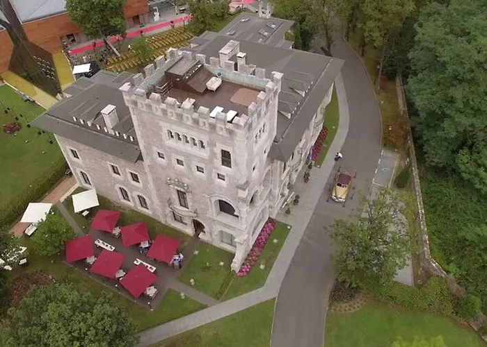 Hotel Castillo Del Bosque La Zoreda 5*