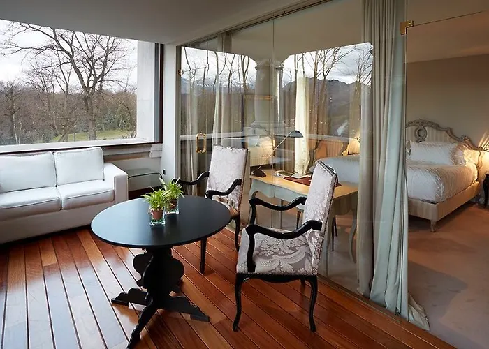 Castillo Del Bosque La Zoreda Hotel