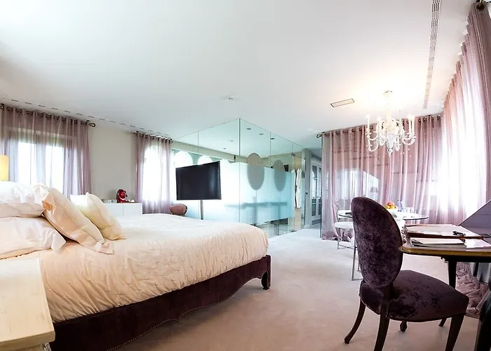 Castillo Del Bosque La Zoreda