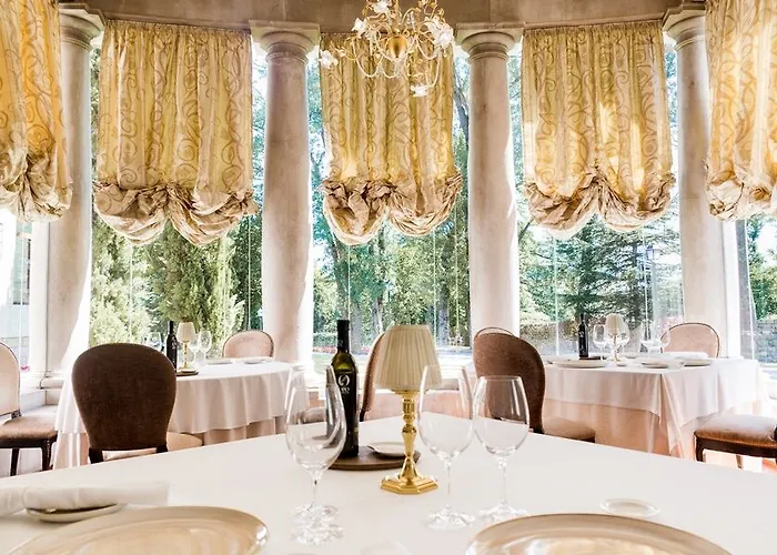 Castillo Del Bosque La Zoreda Hotel La Manjoya