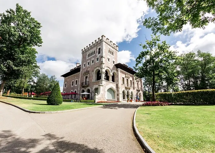 Castillo Del Bosque La Zoreda Hotel