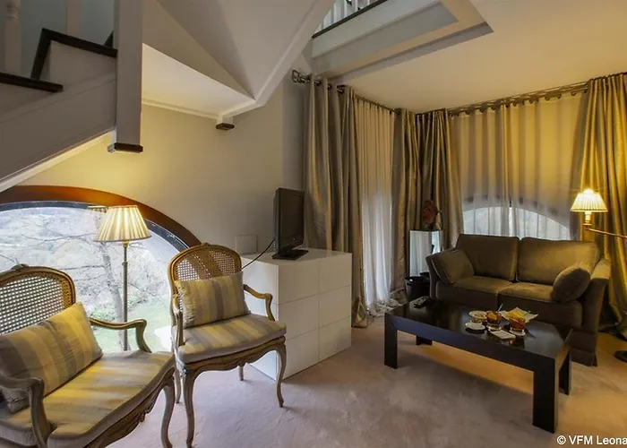 Castillo Del Bosque La Zoreda Hotel La Manjoya